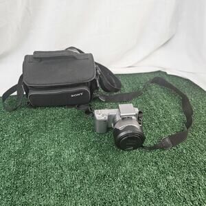 Sony Alpha NEX-5N 16.1MP Digital Camera w/ 18-55mm Lens & Carry Case. Works